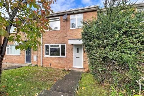3-bed terraced on Redfern Avenue, Kenilworth, £1,400/mo