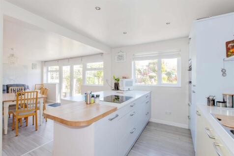 Meadow Close_2.jpg