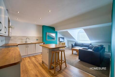 3-bed flat on Bertram Road, Liverpool, L17, £1,500/mo