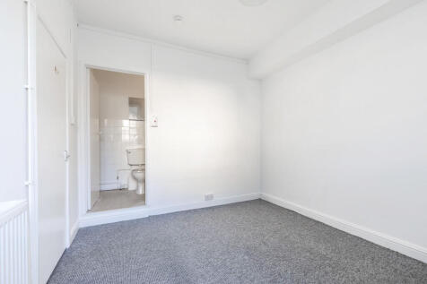 Clarence Square, Cheltenham GL50 4JR photo 5