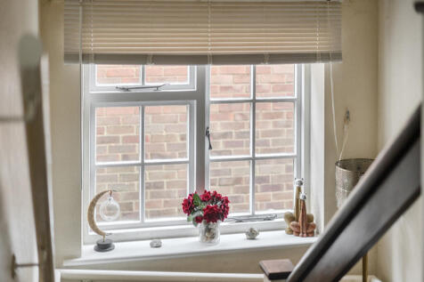 1374623-10-690dc8...