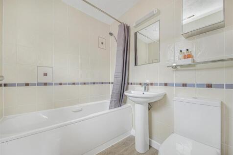 EN-SUITE BATHROOM