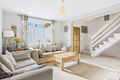 sittng room towards staircase