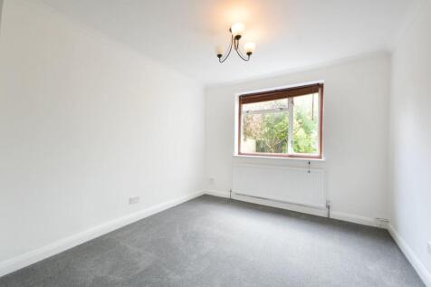 Molesey Close, Hersham, KT12 photo 4