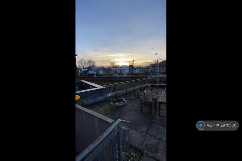 Roof Terrace At Same Level As Flat