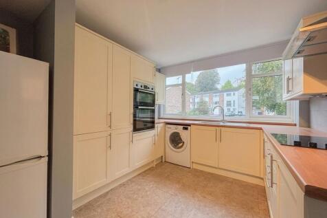 Alpine Court, Kenilworth, CV8 photo 3