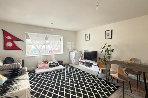 The Broadway, Haywards Heath photo 3