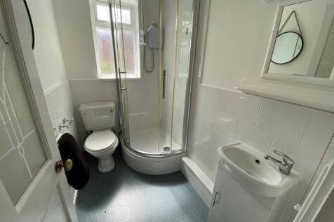 SHOWER ROOM.jpg
