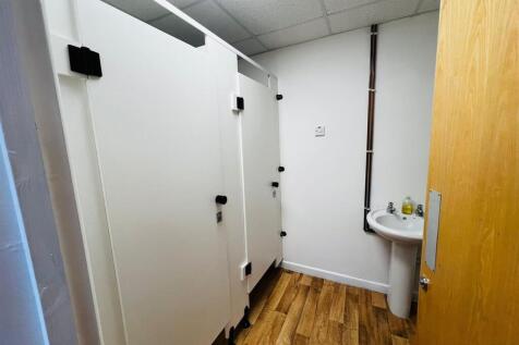 Bathroom 2 .jpeg