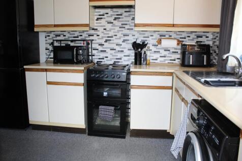 Fitted Kitchen Picture 3