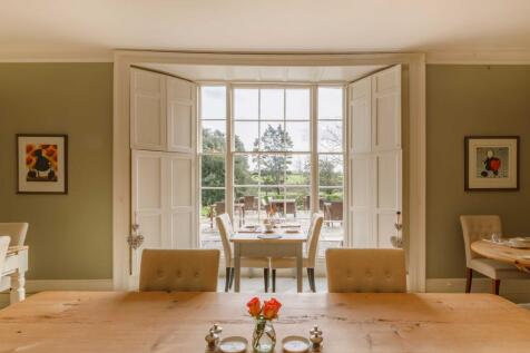 62d02f2619a88_TM-Dining-Room-2