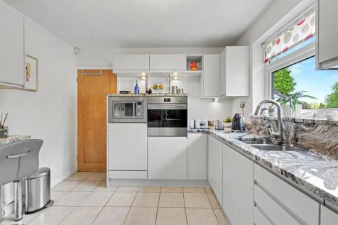 Kitchen_2.jpeg
