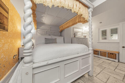 Photo Dec 08 2025...