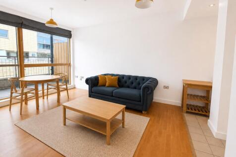 Charming 2 Bedroom Period Apartment with Allocate