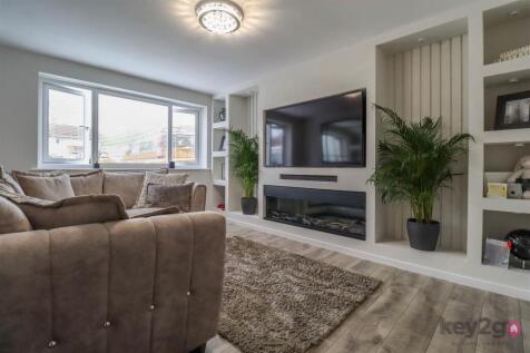 17 WESTCROFT GROVE.jpg