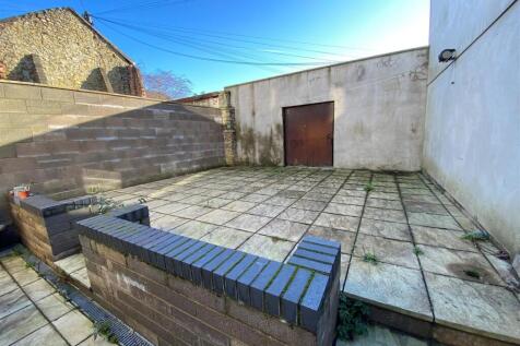 2, 206 Holton Road - rear garden.jpg