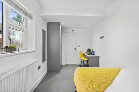 Room 5 - Ensuite