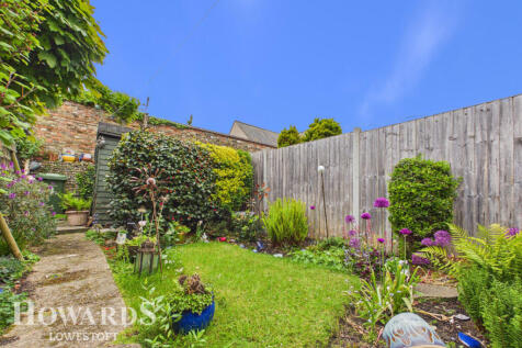 Lowestoft, NR33 - property photo