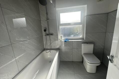 Bathroom 001.jpeg
