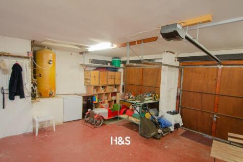 7 Wooten Green - Garage1.jpg