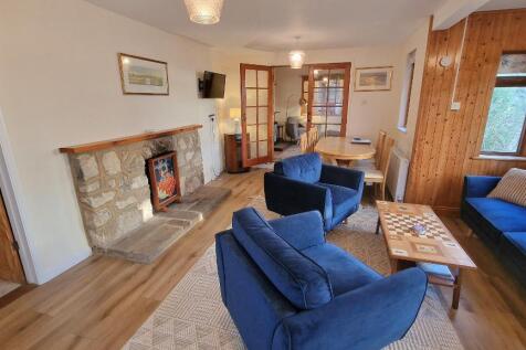 Sitting Room / Dining Room