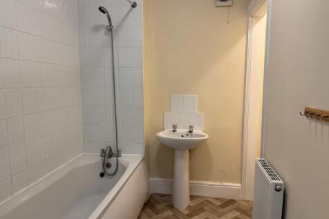 130 Newcastle Avenue, Worksop photo 5