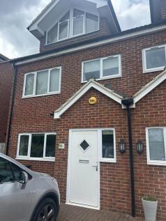 Well-maintained brick-front townhouse with a cr...