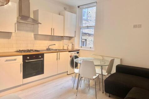 2-bed flat on Peckham High Street, SE15, £2,250/mo