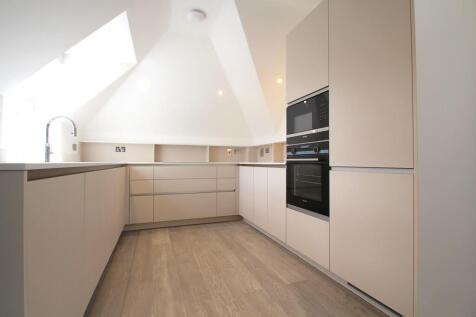 Fairmile Lane, Cobham photo 4