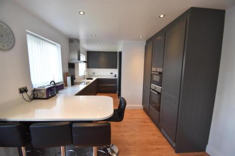 Colliery Green Drive, Little Neston photo 4