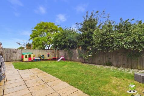 EweMove Estate Agents Basingstoke - Fennel Close