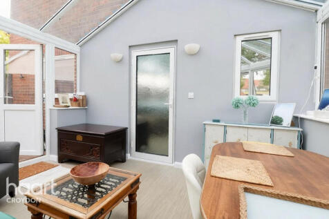 Garland Way, CATERHAM photo 2