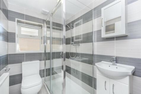 Lettings Shepherds Bush Askew Road - Bathroom.jpg