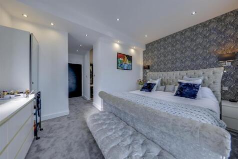 Bed 1 Alt into Dressing Area