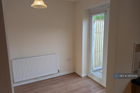 Galingale View, Newcastle-Under-Lyme, ST5 photo 5