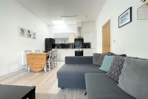 Open plan Lounge kitchen.jpg