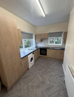 21A ROXHOLME GROVE, LEEDS, LS7 4JJ. photo 4