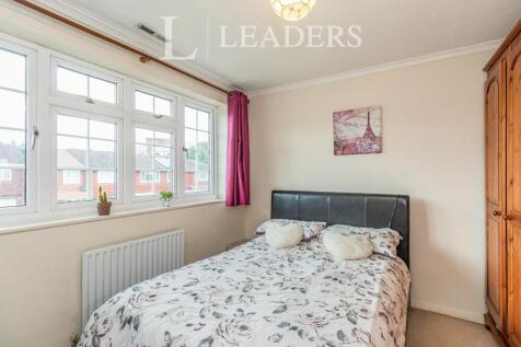 Mayfield Close, Hersham, Walton-on-Thames, KT12 photo 4