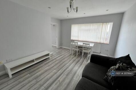 Grosvenor Road, London, E6 photo 4