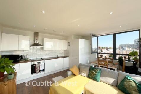 Kitchen / Living Area