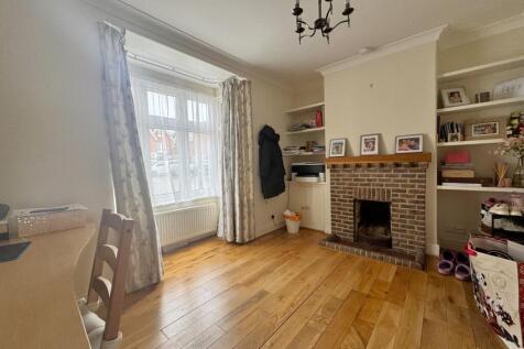 St. James's Place, Cranleigh, GU6 photo 3