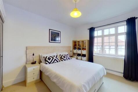 Godley-Road-Earlsfield-SW18-11152021_183413.jpg