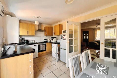 Fielding Avenue, Tilbury, RM18 photo 5