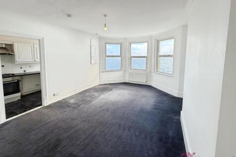 69 Marine Parade East, Clacton-On-Sea, CO15 photo 4