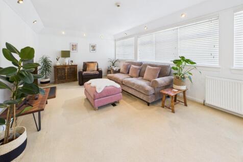 CAM03185G0-PR0115-STILL012