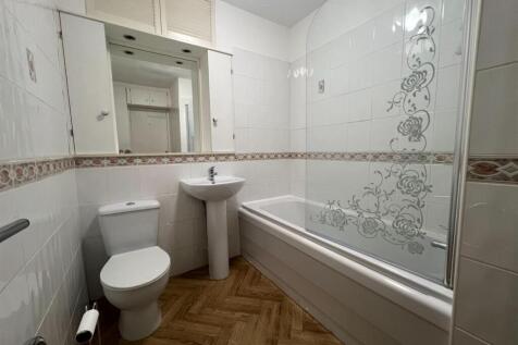 BATHROOM.jpeg