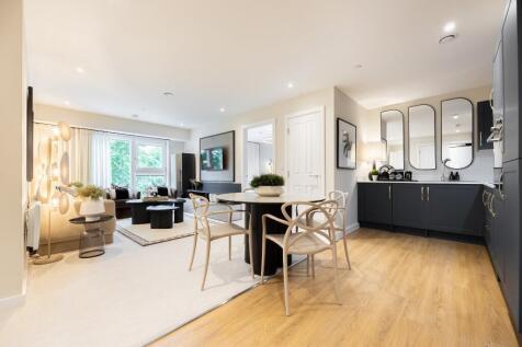 Living &amp; Kitchen 2