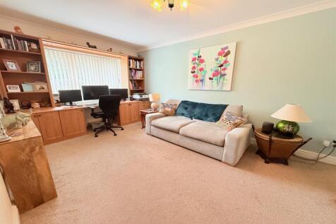 Downstairs bed/Offic