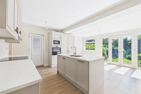 Fabulous Extended, Newly Fitted Dining Kitchen