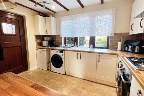 Sunnybank, Denby Dale, Huddersfield, HD8 8TJ photo 3